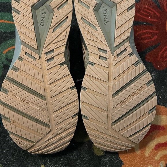 Women's Brooks Revel 5- 1203611B039, used - Picture 7 of 8